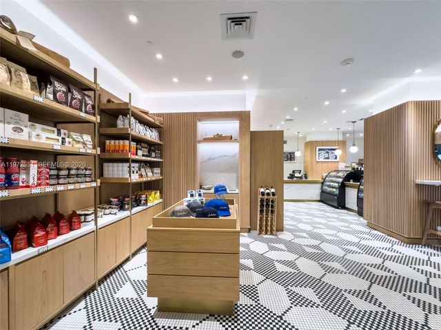 6801 Collins Ave 1401, Miami Beach, FL 33141