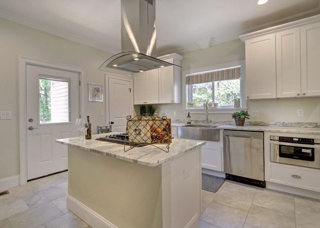 287 Walnut Ave, Boston, MA 02119