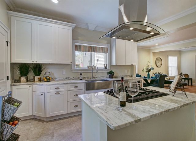 287 Walnut Ave, Boston, MA 02119