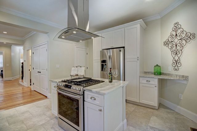 287 Walnut Ave, Boston, MA 02119