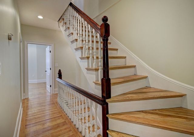 287 Walnut Ave, Boston, MA 02119
