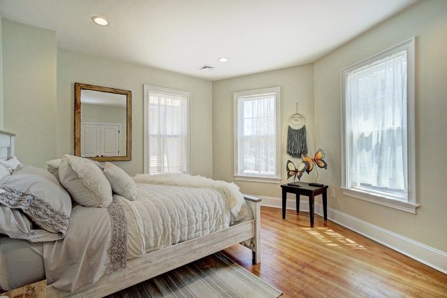 287 Walnut Ave, Boston, MA 02119