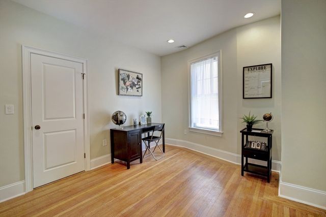 287 Walnut Ave, Boston, MA 02119
