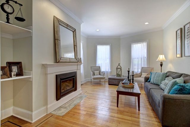 287 Walnut Ave, Boston, MA 02119