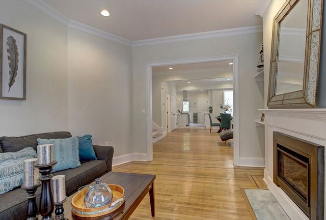 287 Walnut Ave, Boston, MA 02119