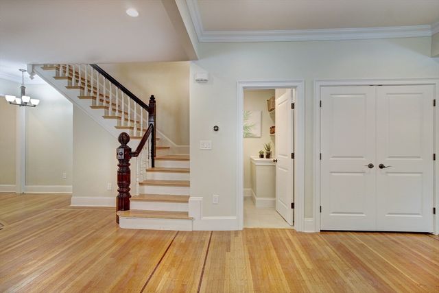 287 Walnut Ave, Boston, MA 02119