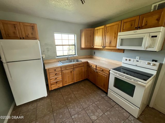 1290 9th St Apt 604, Daytona Beach, FL 32117