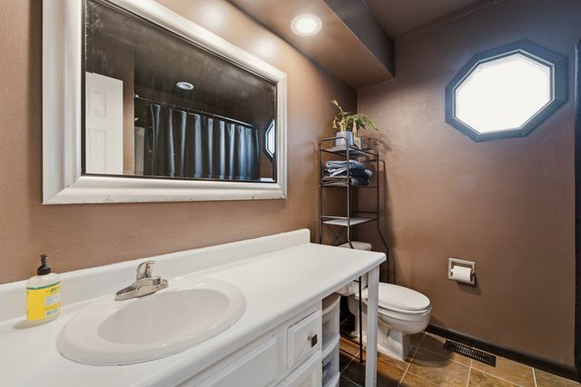 5100 Tamara Lane, West Des Moines, IA 50265