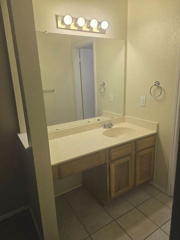 623 Canterbury Street, Euless, TX 76039