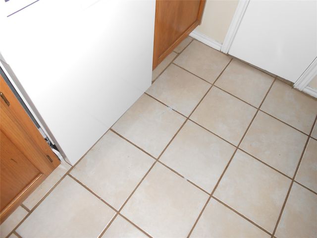 623 Canterbury Street, Euless, TX 76039