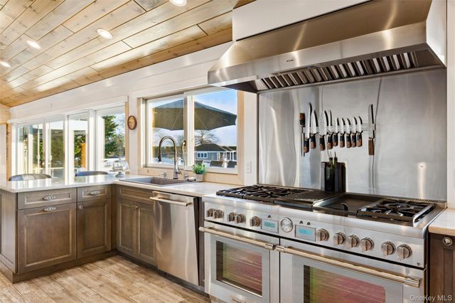 18 Matilda Court, Bayport, NY 11705