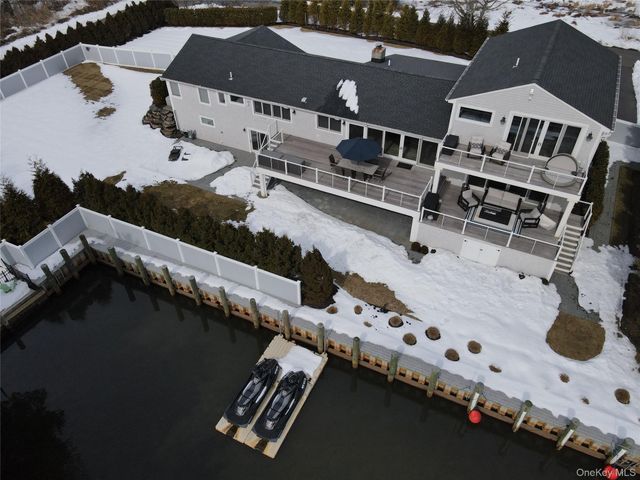 18 Matilda Court, Bayport, NY 11705