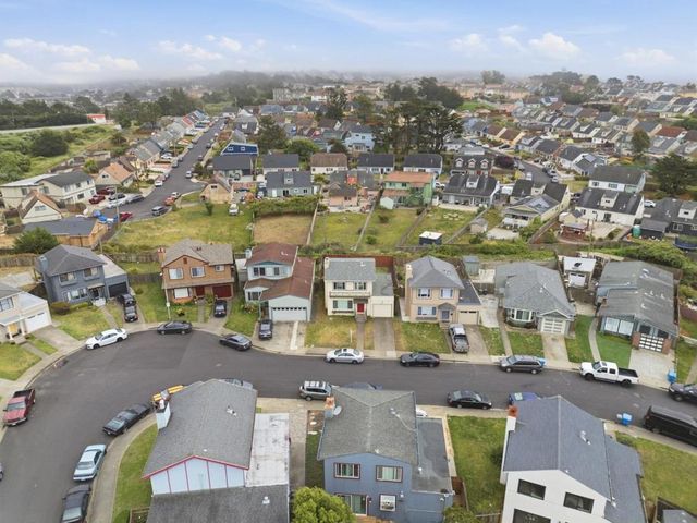 656 Forest Lake Drive, Pacifica, CA 94044