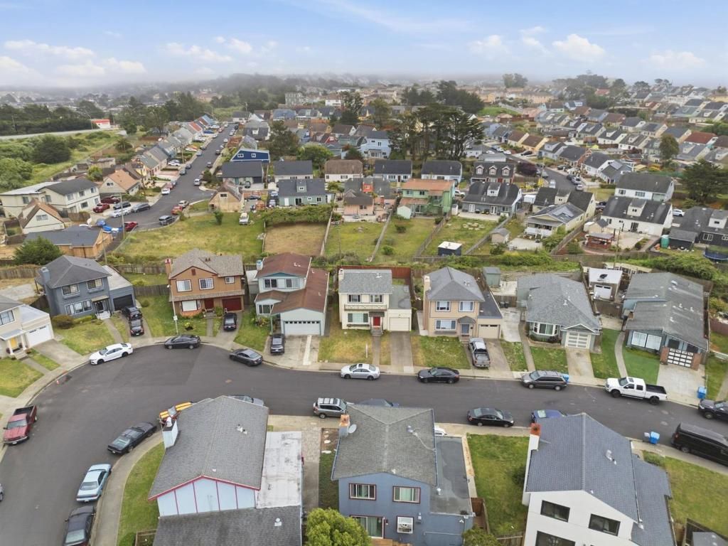 Image 32 of property listing at 656 Forest Lake Drive, Pacifica, CA 94044