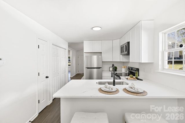913 Tennyson Drive, Charlotte, NC 28208