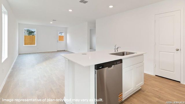 16063 Mahogany Way, Elmendorf, TX 78112