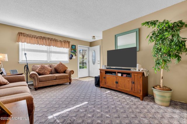 15 S Seas Court, Barnegat, NJ 08005