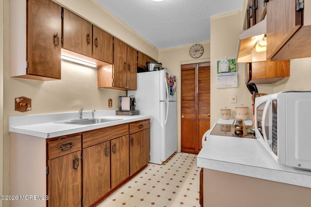 15 S Seas Court, Barnegat, NJ 08005