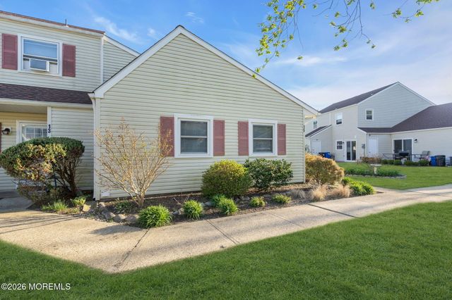 15 S Seas Court, Barnegat, NJ 08005