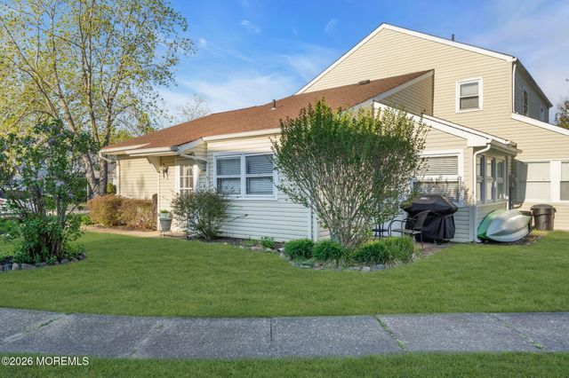 15 S Seas Court, Barnegat, NJ 08005