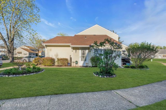15 S Seas Court, Barnegat, NJ 08005