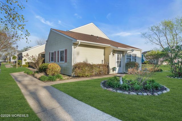 15 S Seas Court, Barnegat, NJ 08005