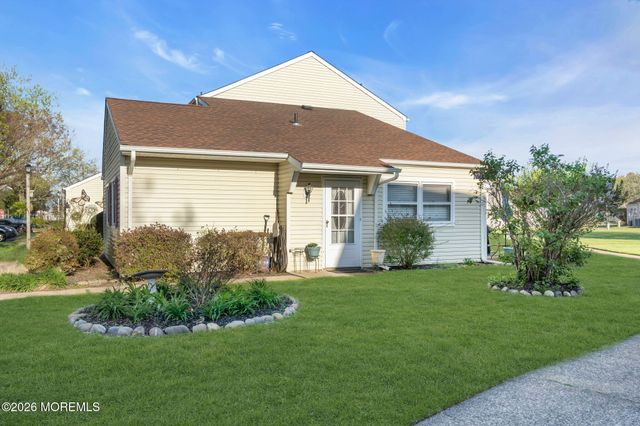 15 S Seas Court, Barnegat, NJ 08005
