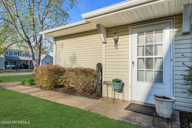 15 S Seas Court, Barnegat, NJ 08005