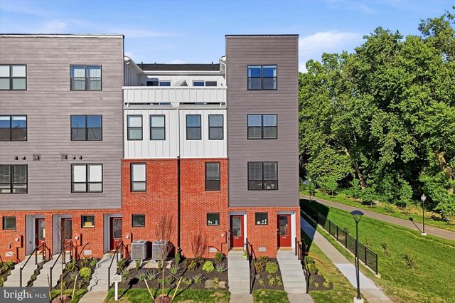 919 RIVERPLACE DR, Conshohocken, PA 19428