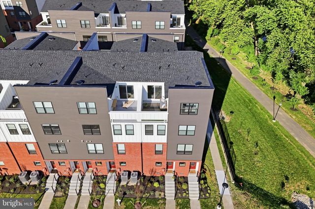 919 RIVERPLACE DR, Conshohocken, PA 19428