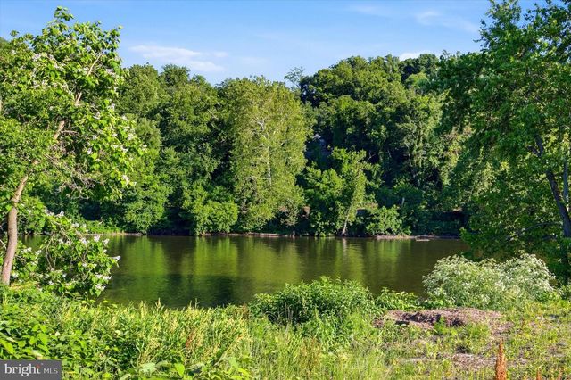 919 RIVERPLACE DR, Conshohocken, PA 19428