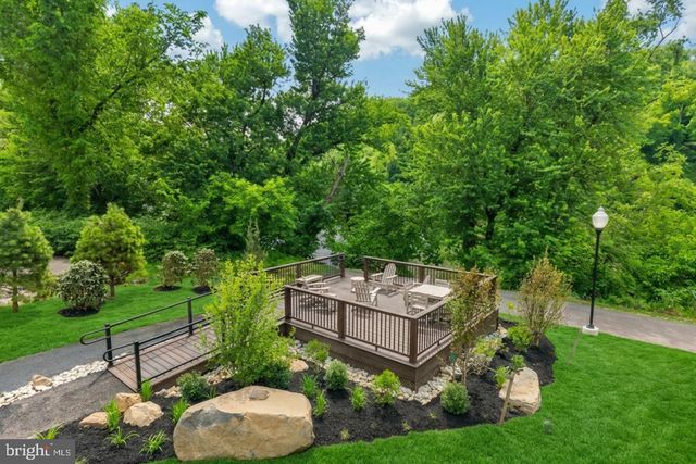 919 RIVERPLACE DR, Conshohocken, PA 19428