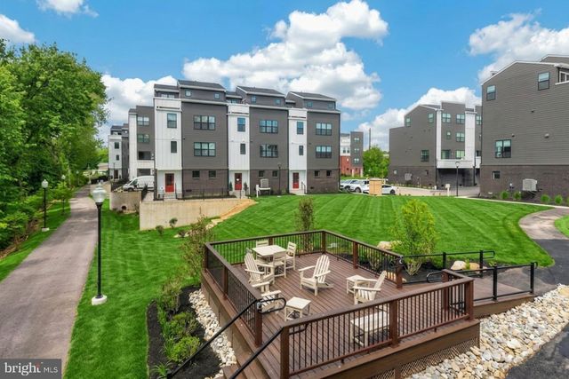 919 RIVERPLACE DR, Conshohocken, PA 19428