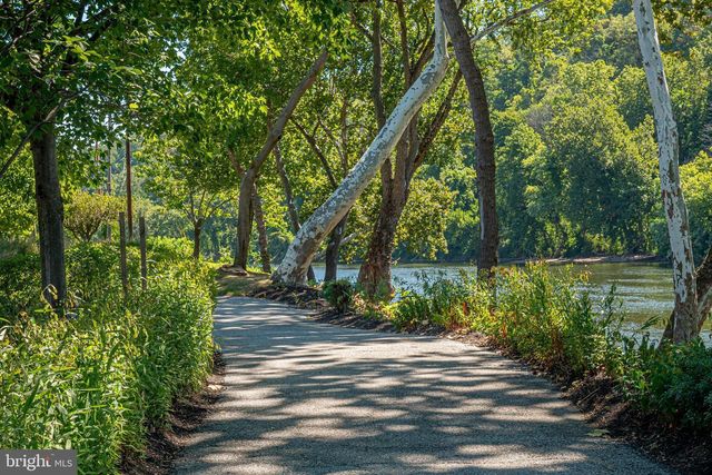 919 RIVERPLACE DR, Conshohocken, PA 19428