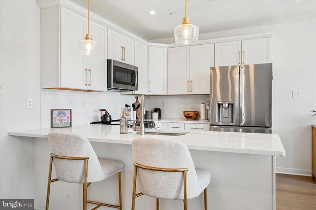 919 RIVERPLACE DR, Conshohocken, PA 19428