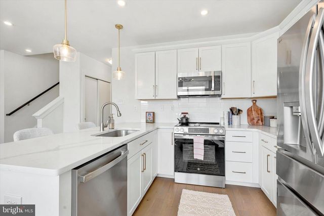 919 RIVERPLACE DR, Conshohocken, PA 19428