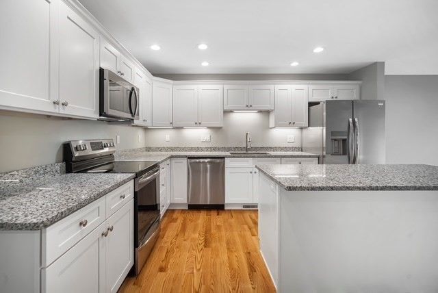 4 Sabrina Way E, Agawam, MA 01001