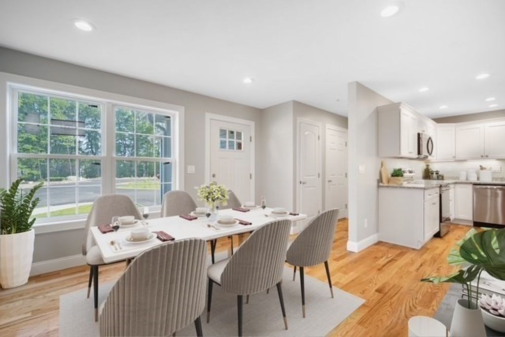 4 Sabrina Way E, Agawam, MA 01001