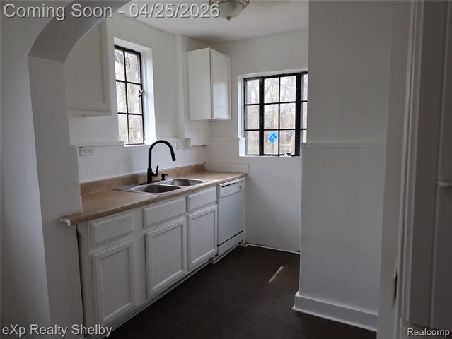 15531 Winthrop Street, Detroit, MI 48227