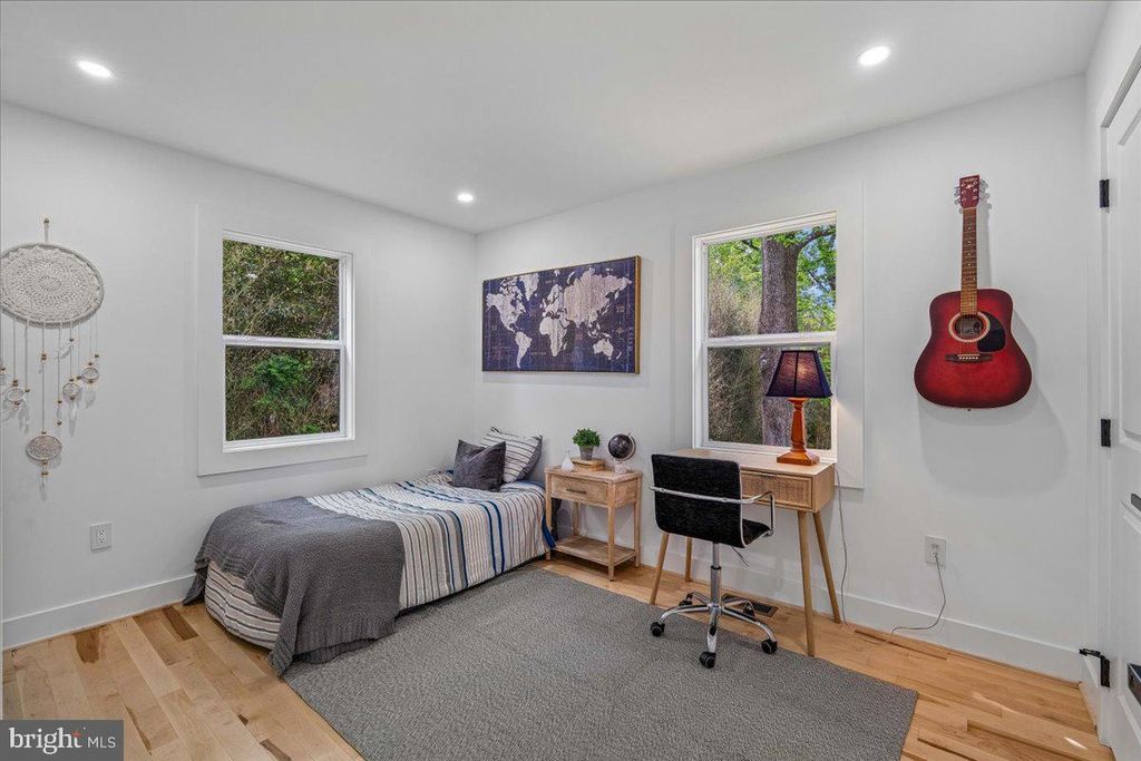 Image 13 of property listing at 4000 ADAMS DR, Silver Spring, MD 20902