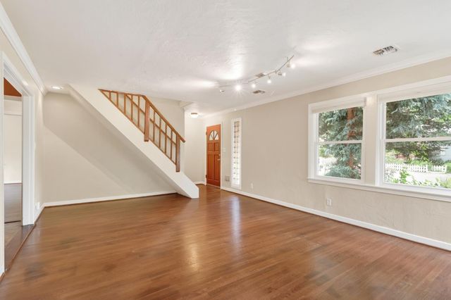 5221 9th Ave, Sacramento, CA 95820