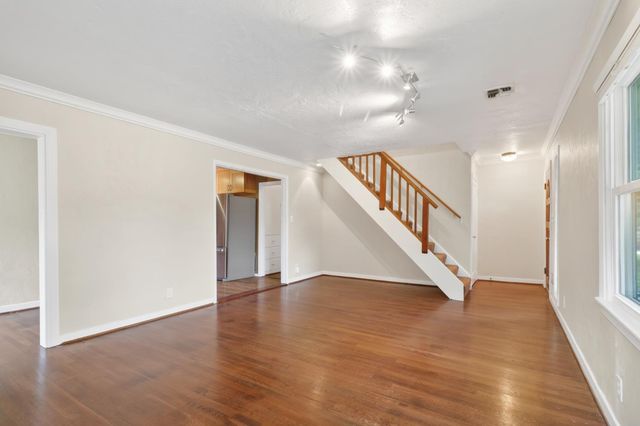 5221 9th Ave, Sacramento, CA 95820