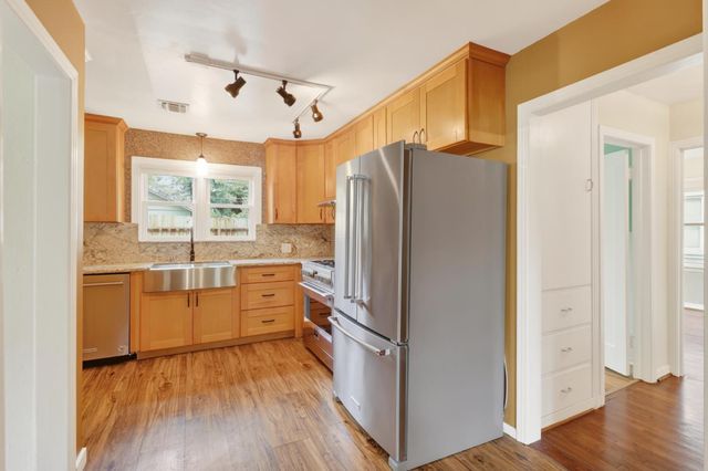 5221 9th Ave, Sacramento, CA 95820