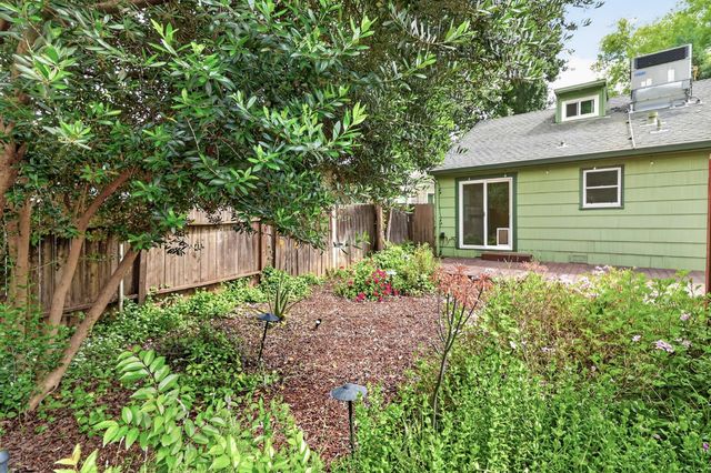 5221 9th Ave, Sacramento, CA 95820