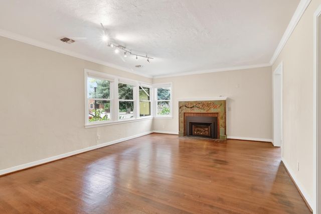 5221 9th Ave, Sacramento, CA 95820