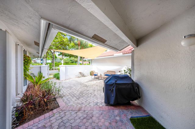 4117 W Palm Aire Drive B2, Pompano Beach, FL 33069