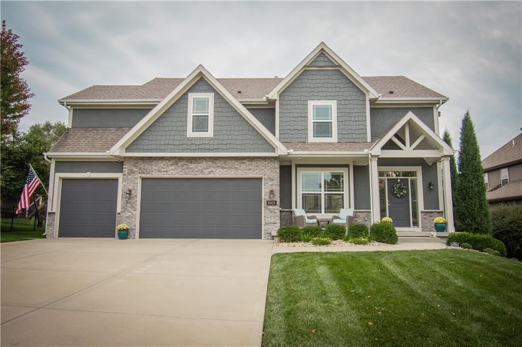 8909 NE 95th Court, Kansas City, MO 64157
