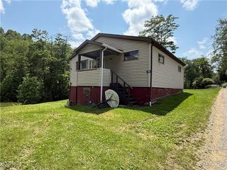 51 Buckeye Drive, New Cumberland, WV 26047