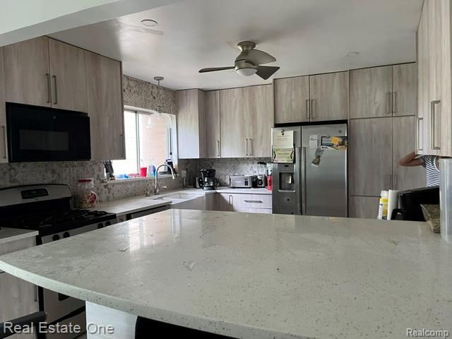 28835 Murray Crescent Drive, Southfield, MI 48076