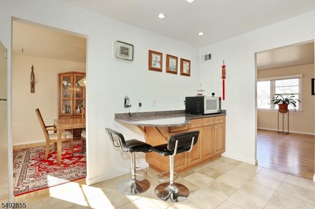 18 Schirra Dr, Wanaque Boro, NJ 07465